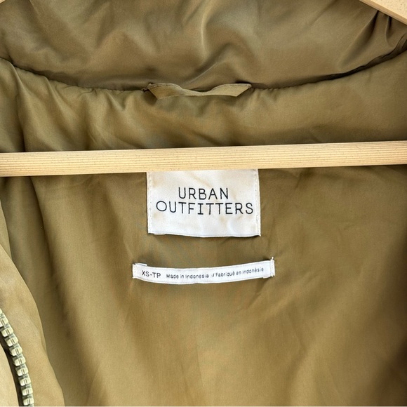 Urban Outfitters Army Green Puffer Coat - Picture 3 of 9